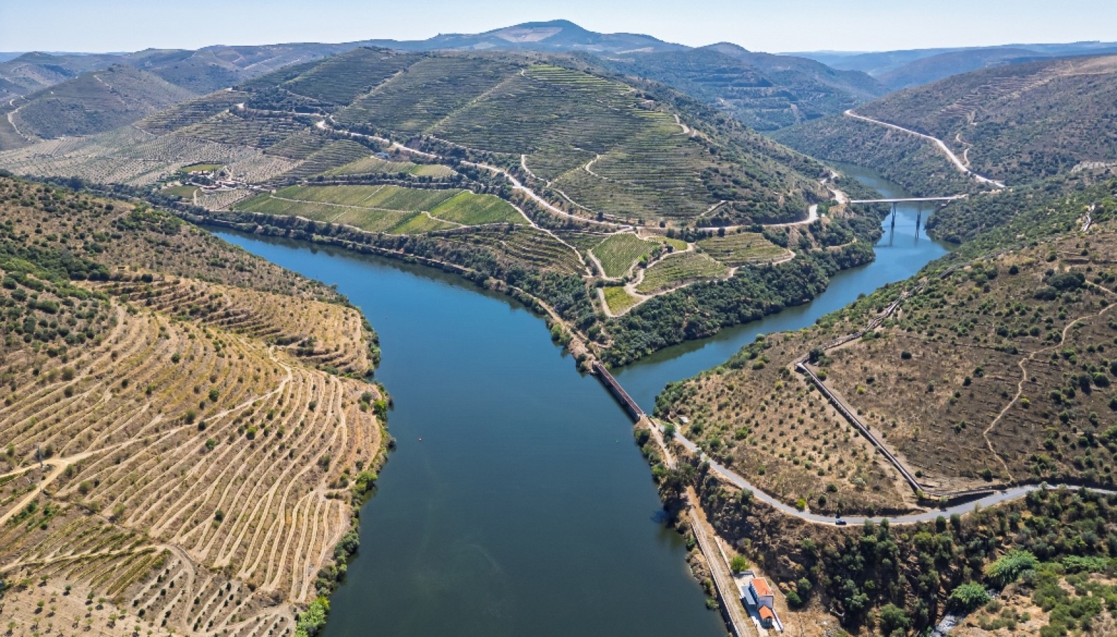 Finca situada en el casco histórico de Foz Côa, en el valle del Duero, Portugal_393527