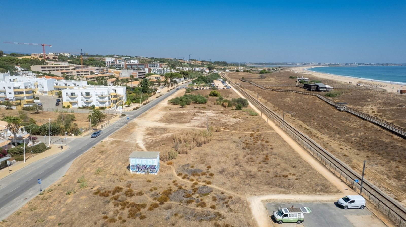 Terreno em primeira linha à venda na Meia Praia, Lagos, Algarve_393581