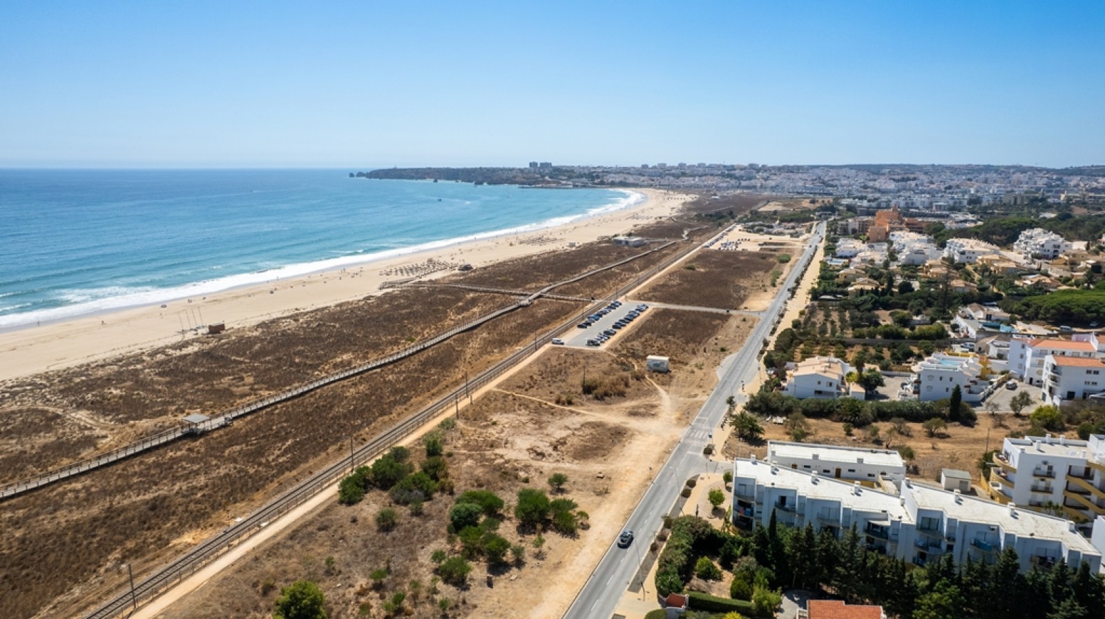 Terreno em primeira linha à venda na Meia Praia, Lagos, Algarve_393583