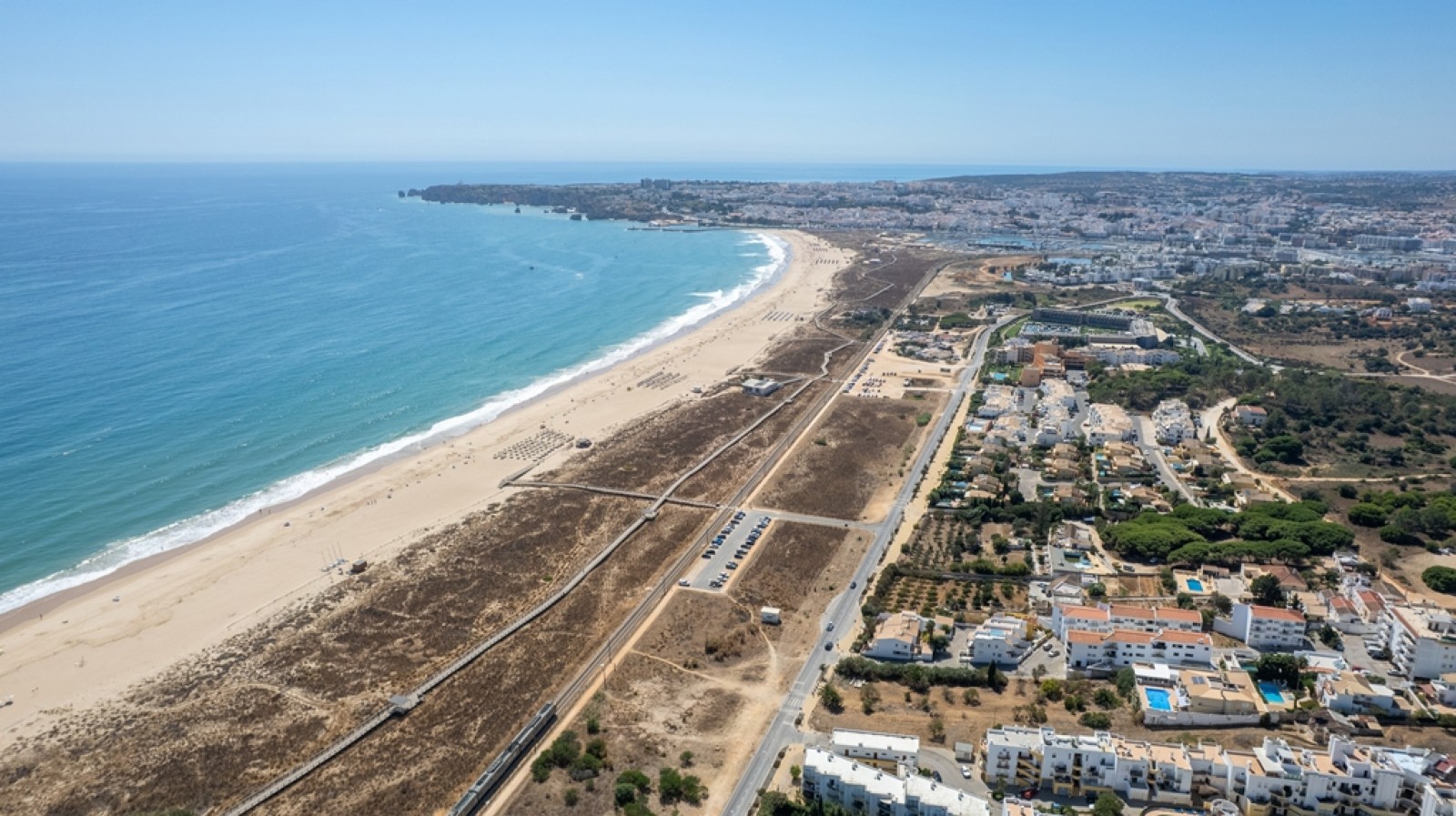 Terreno em primeira linha à venda na Meia Praia, Lagos, Algarve_393585