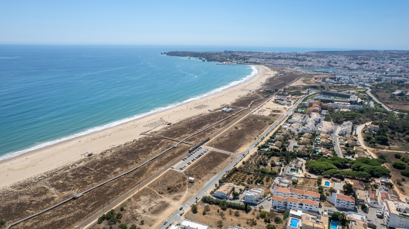 Terreno em primeira linha à venda na Meia Praia, Lagos, Algarve_393589