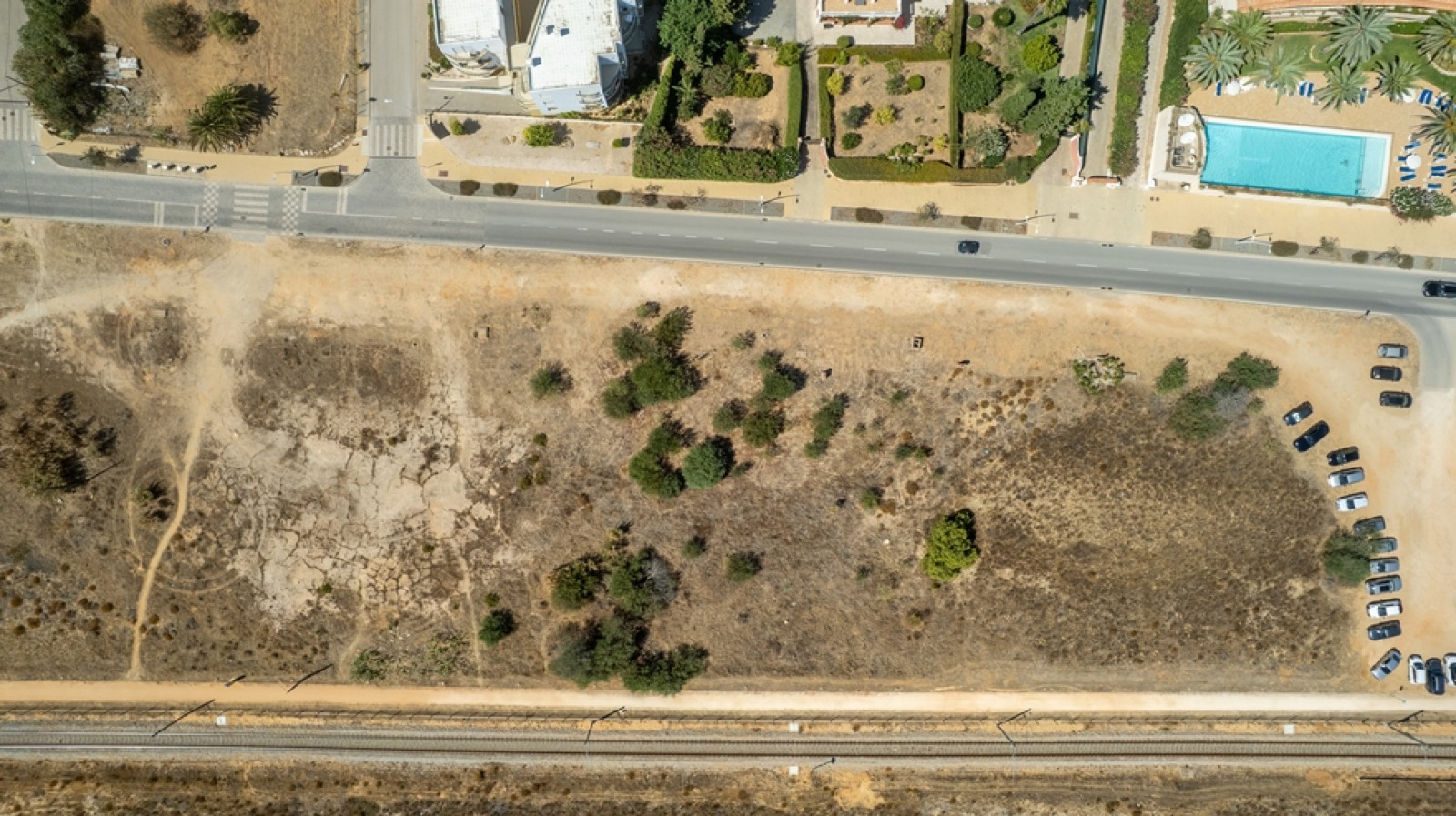 Terreno em primeira linha à venda na Meia Praia, Lagos, Algarve_393593