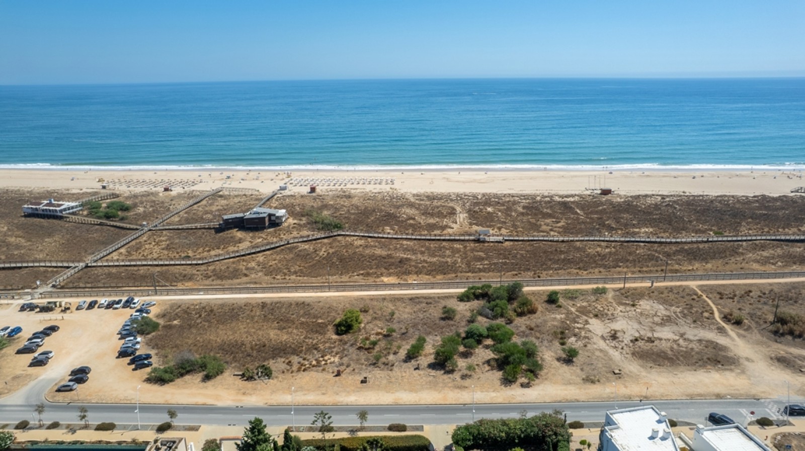 Terreno em primeira linha à venda na Meia Praia, Lagos, Algarve_393594