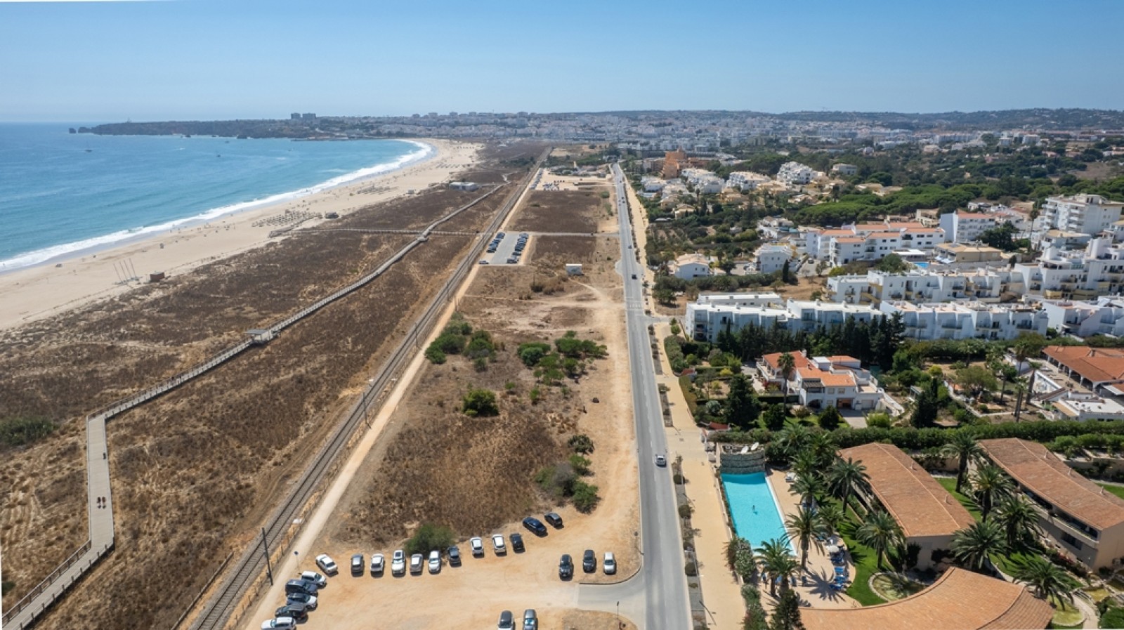 Terreno em primeira linha à venda na Meia Praia, Lagos, Algarve_393596