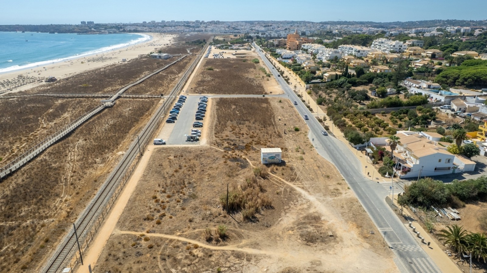 Terreno em primeira linha à venda na Meia Praia, Lagos, Algarve_393598