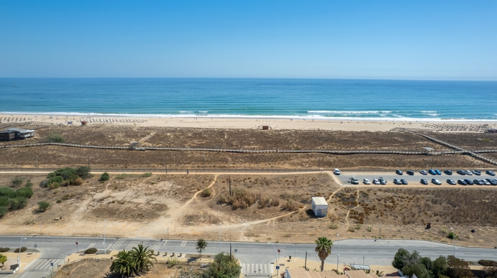 Terreno em primeira linha à venda na Meia Praia, Lagos, Algarve_393599