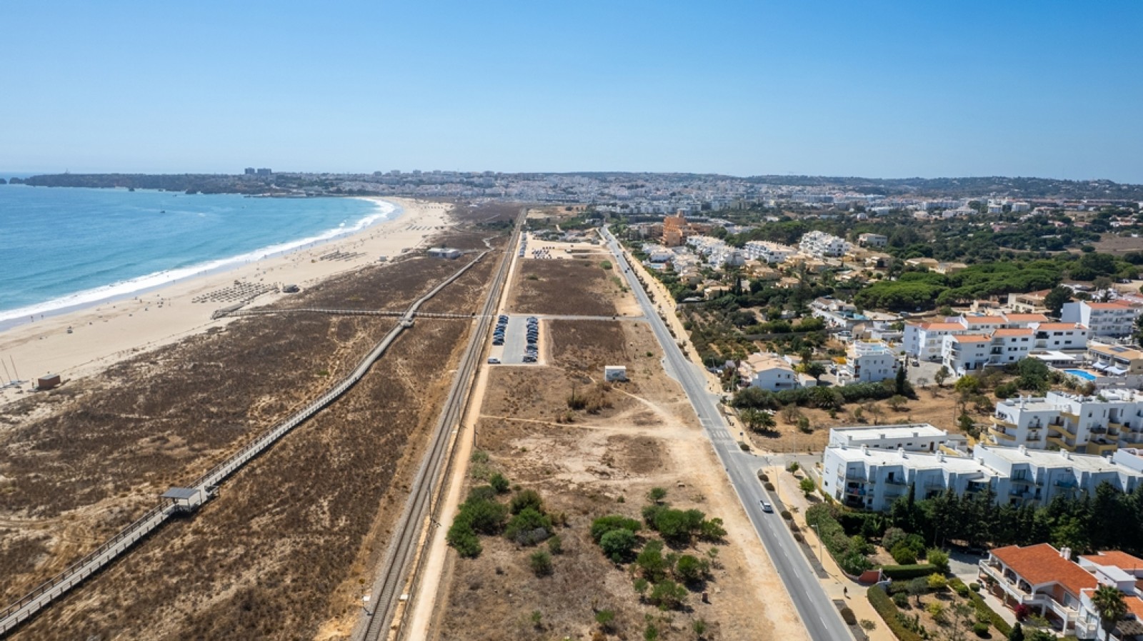 Terreno em primeira linha à venda na Meia Praia, Lagos, Algarve_393603