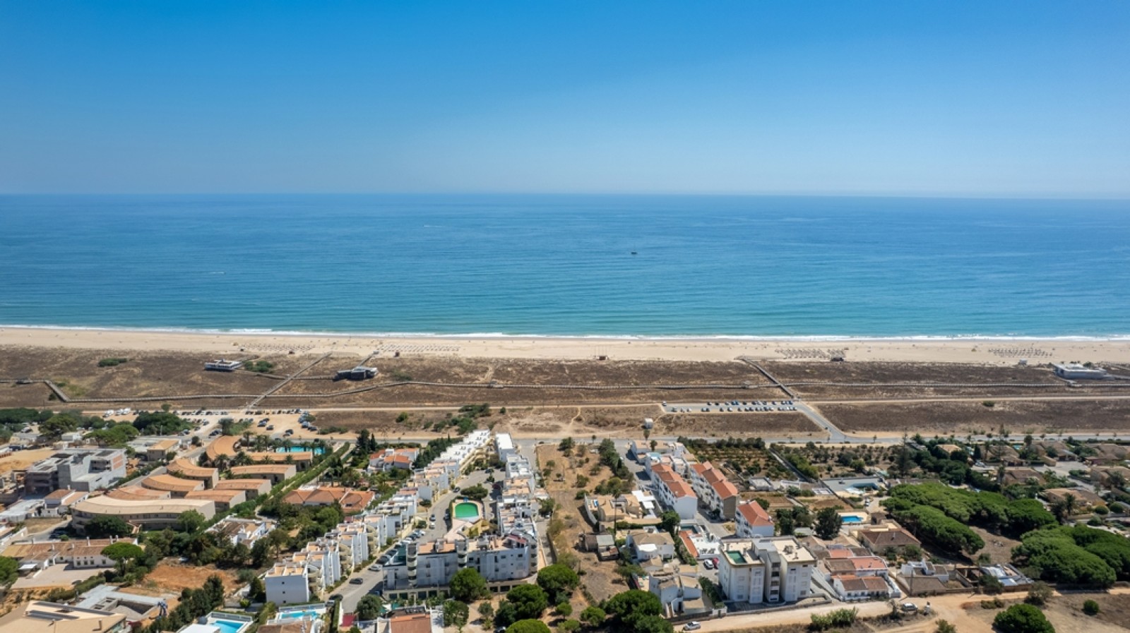 Terreno em primeira linha à venda na Meia Praia, Lagos, Algarve_393607