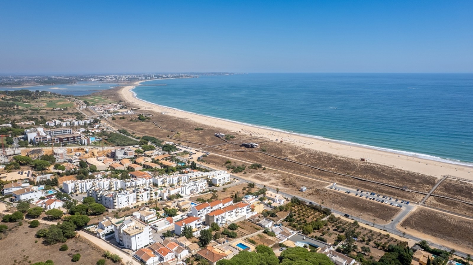 Terreno em primeira linha à venda na Meia Praia, Lagos, Algarve_393608