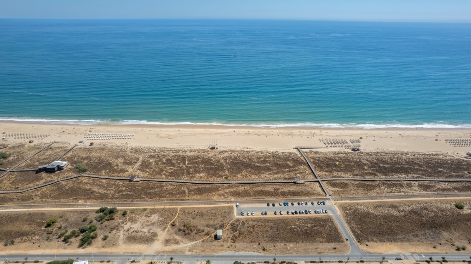 Terreno em primeira linha à venda na Meia Praia, Lagos, Algarve_393609