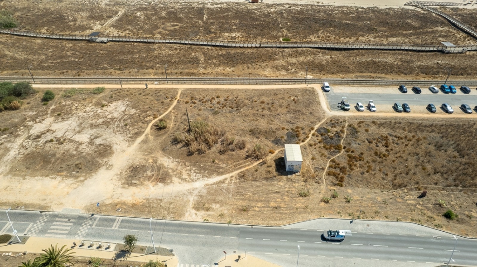 Terreno em primeira linha à venda na Meia Praia, Lagos, Algarve_393611