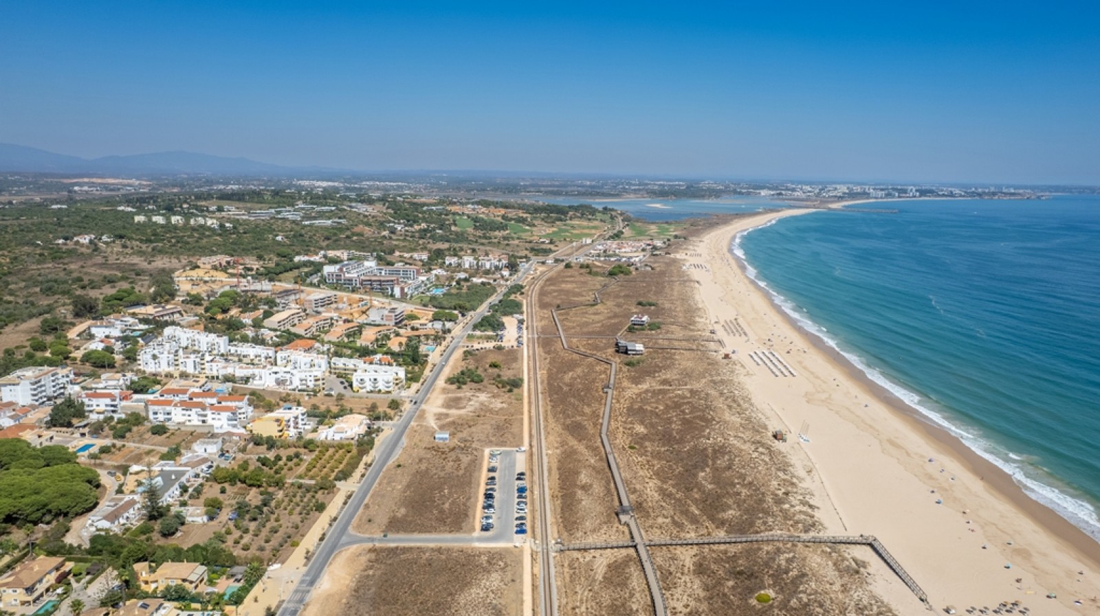 Terreno em primeira linha à venda na Meia Praia, Lagos, Algarve_393612