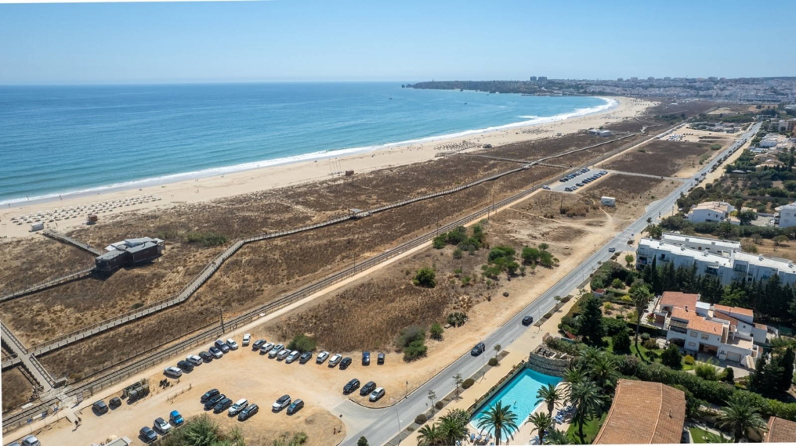 Terreno em primeira linha à venda na Meia Praia, Lagos, Algarve_393615