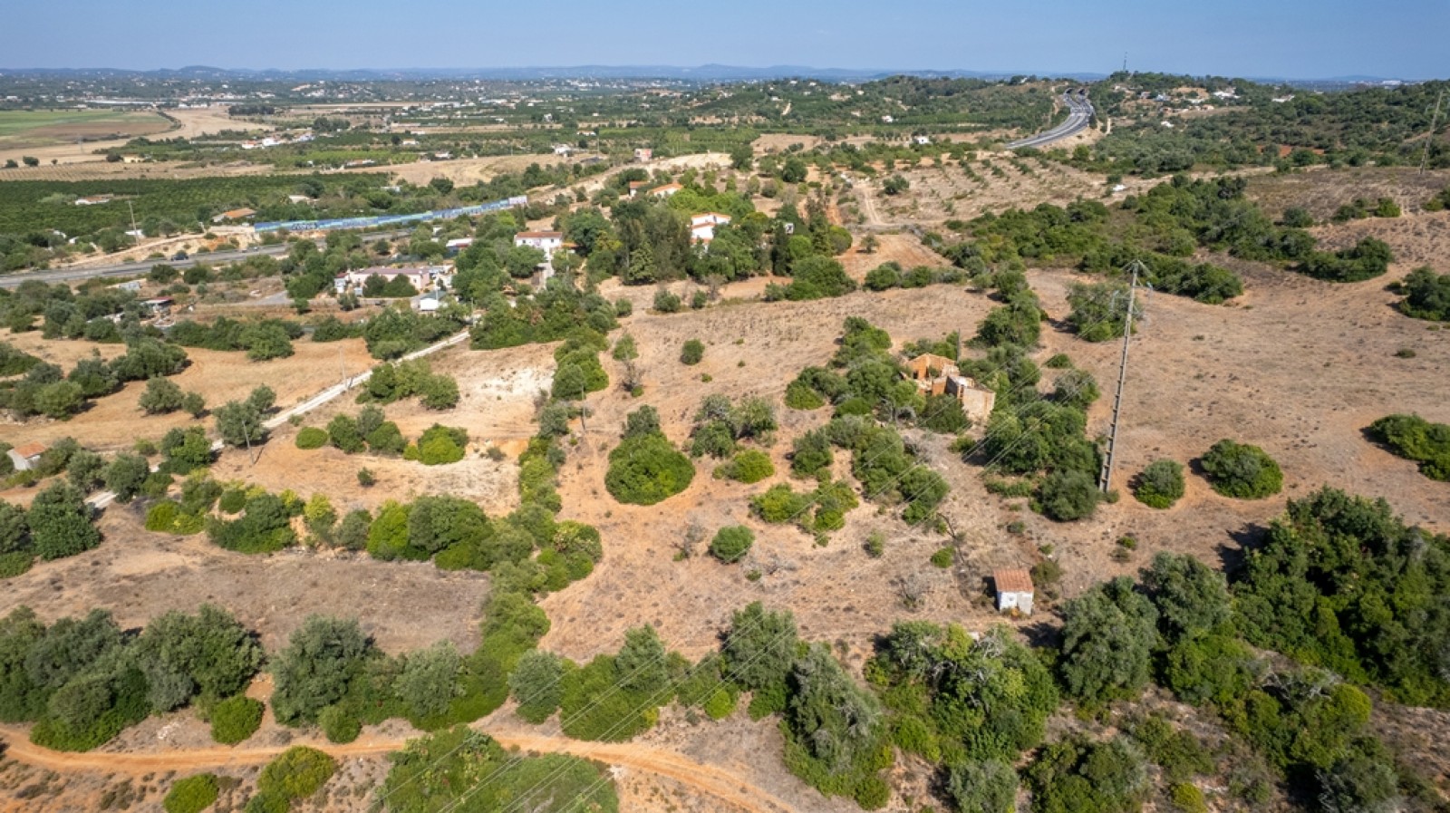 Prometedor terreno con ruinas en venta en Lagoa, Algarve, Portugal_393630