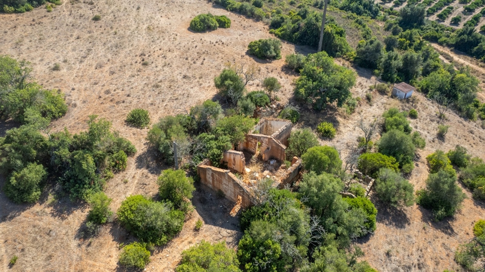 Prometedor terreno con ruinas en venta en Lagoa, Algarve, Portugal_393631