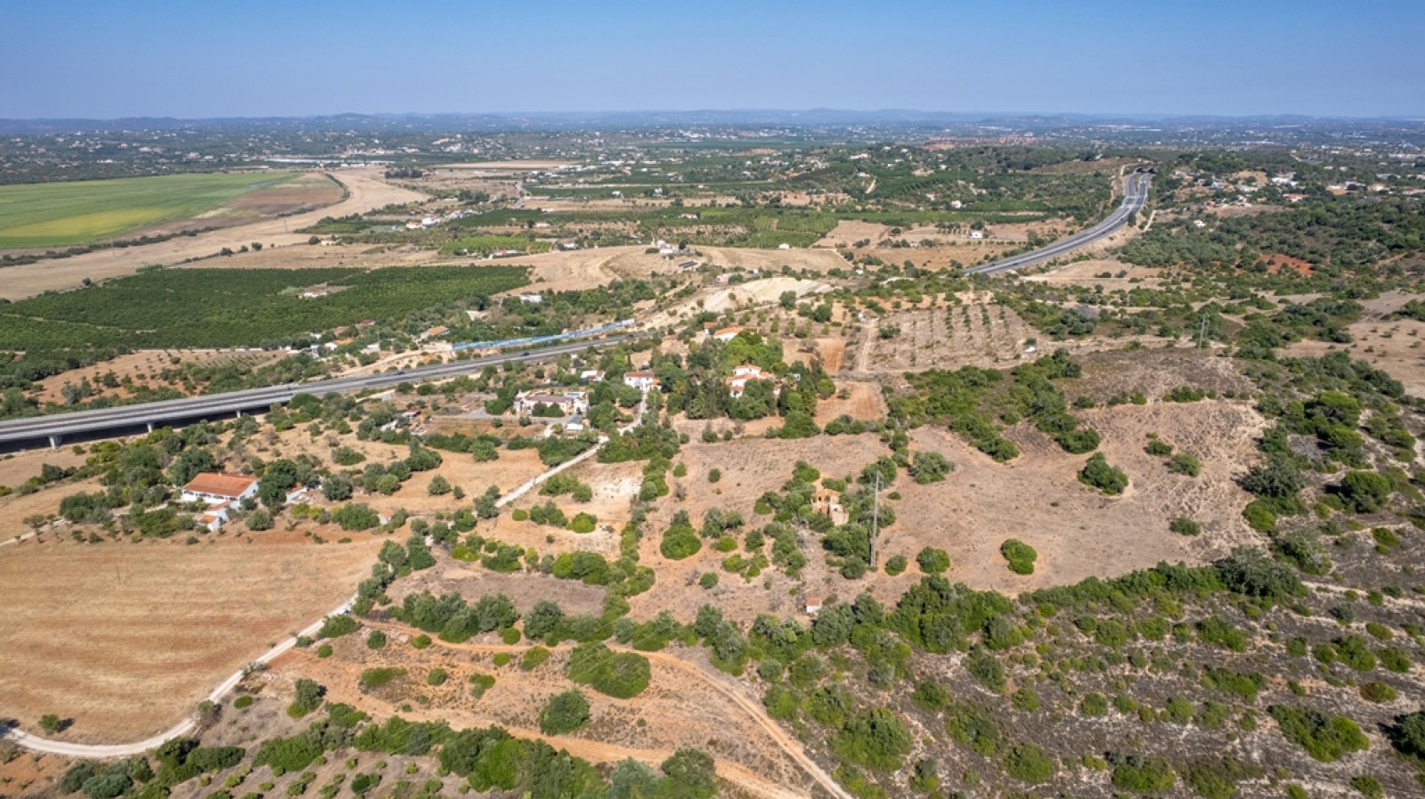Prometedor terreno con ruinas en venta en Lagoa, Algarve, Portugal_393639