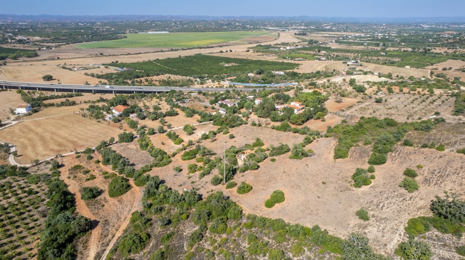 Prometedor terreno con ruinas en venta en Lagoa, Algarve, Portugal_393642
