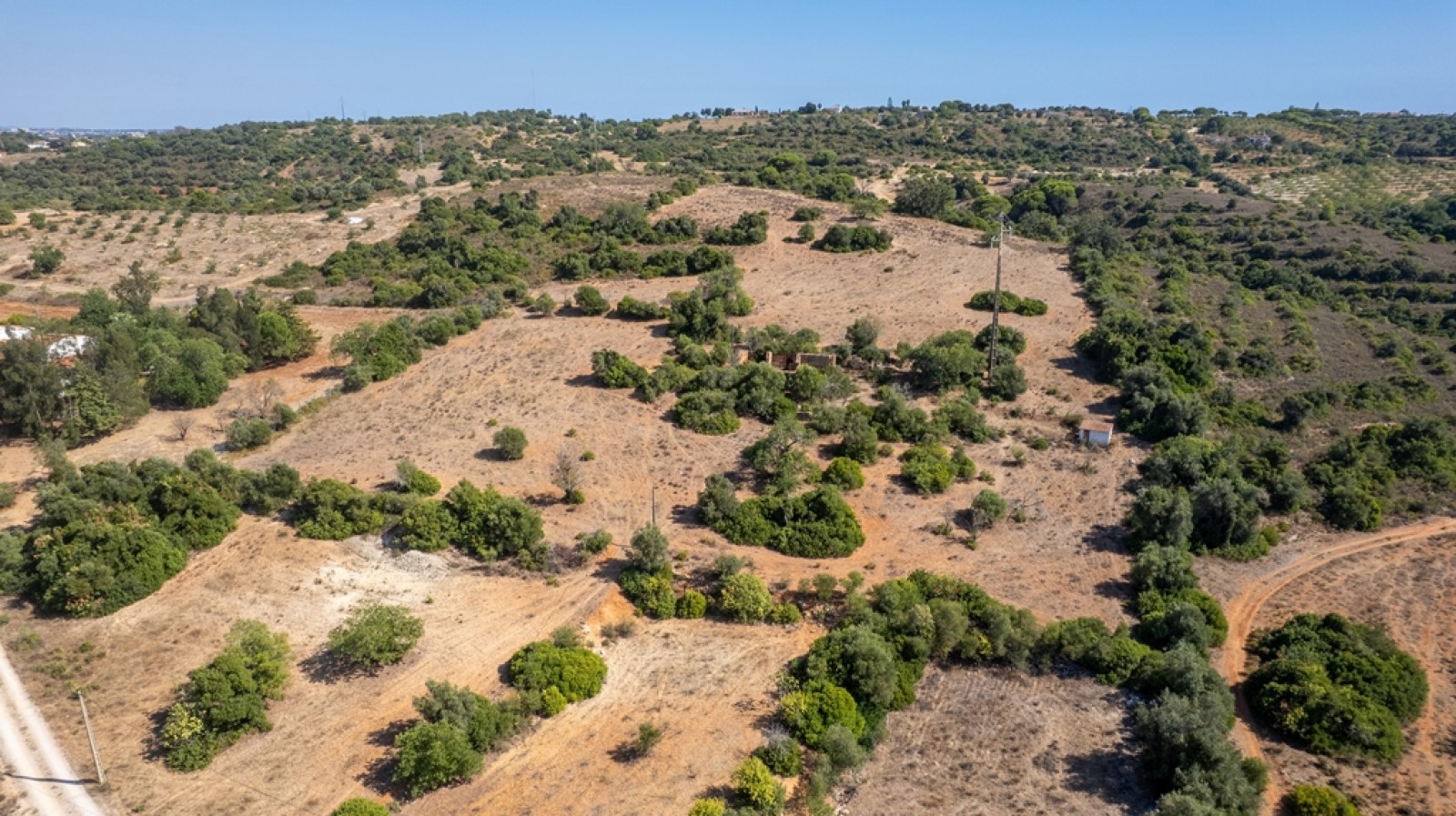 Prometedor terreno con ruinas en venta en Lagoa, Algarve, Portugal_393645