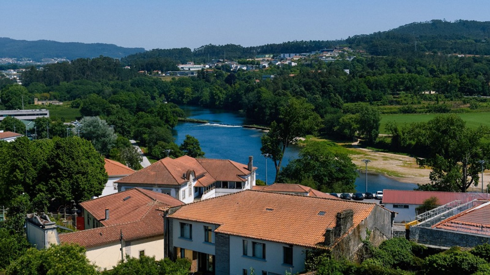 Apartamento T3 novo com varandas e terraço em Barcelos, Portugal_394481