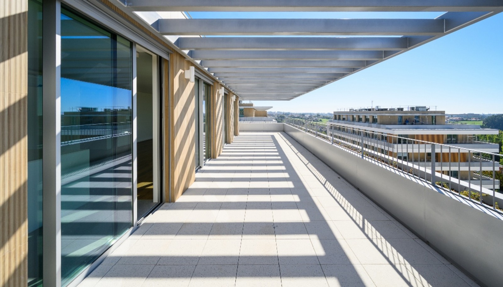 Piso de 4 habitaciones con terraza y amplias vistas en Maia, Portugal_395223