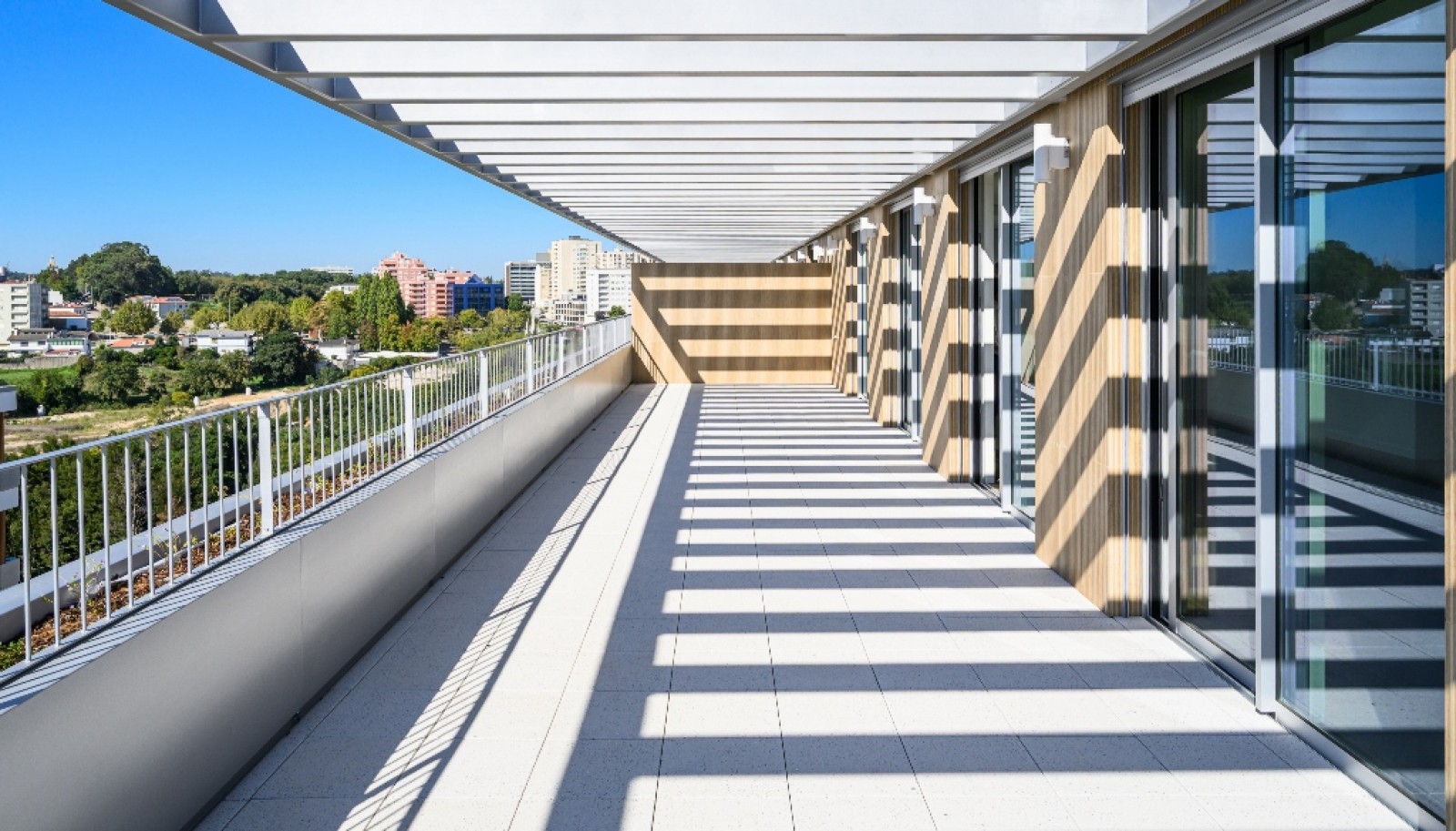 Piso de 4 habitaciones con terraza y amplias vistas en Maia, Portugal_395226