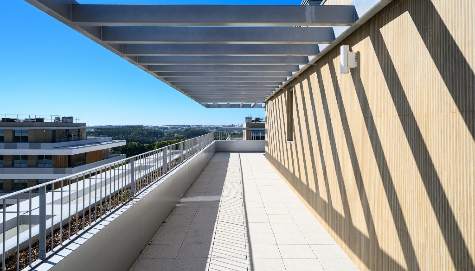 Piso de 4 habitaciones con terraza y amplias vistas en Maia, Portugal_395228
