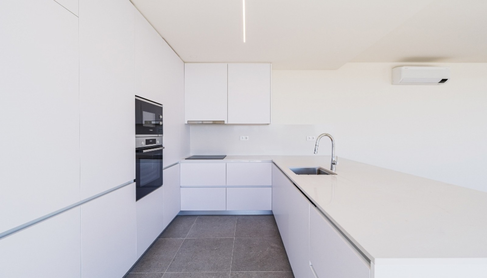 Piso de 4 habitaciones con terraza y amplias vistas en Maia, Portugal_395230