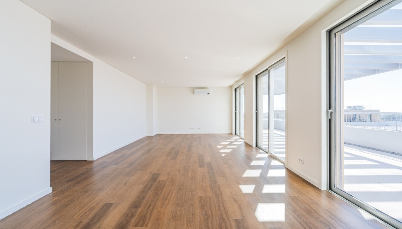 Piso de 4 habitaciones con terraza y amplias vistas en Maia, Portugal_395231