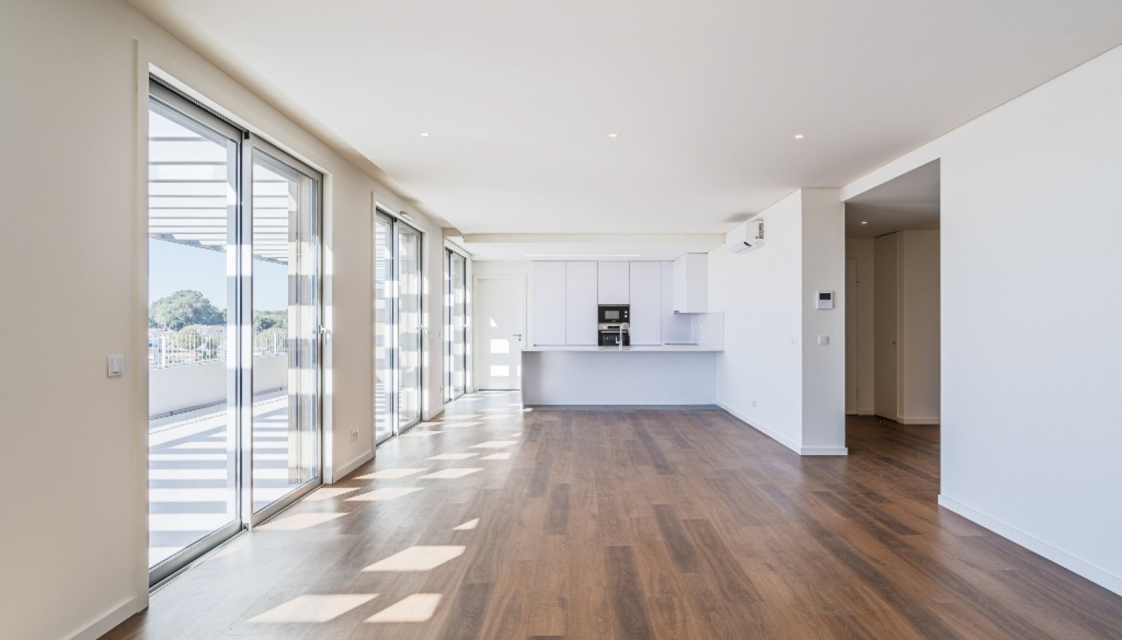Piso de 4 habitaciones con terraza y amplias vistas en Maia, Portugal_395233