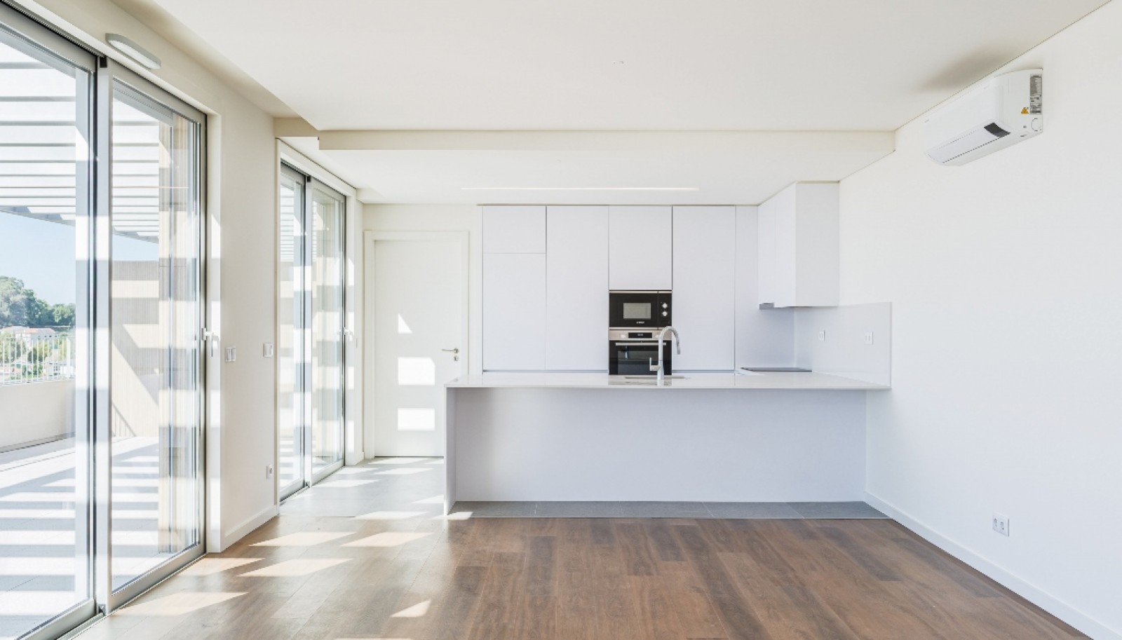Piso de 4 habitaciones con terraza y amplias vistas en Maia, Portugal_395235