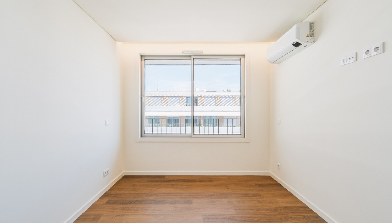 Piso de 4 habitaciones con terraza y amplias vistas en Maia, Portugal_395240