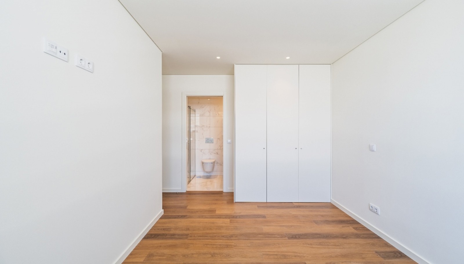 Piso de 4 habitaciones con terraza y amplias vistas en Maia, Portugal_395241