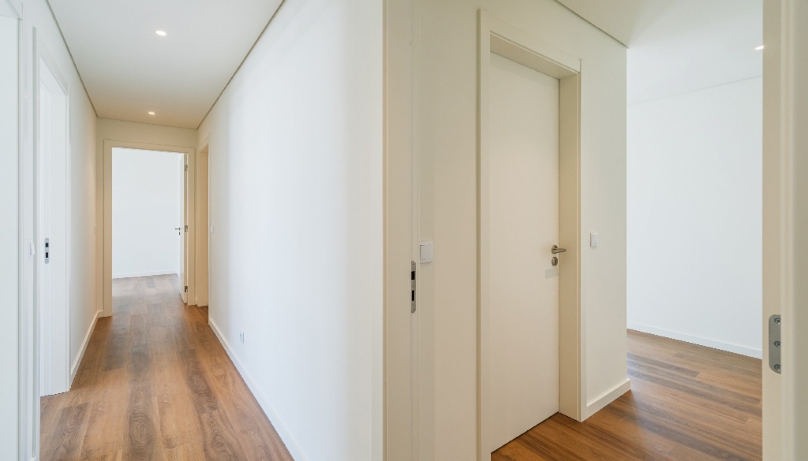 Piso de 4 habitaciones con terraza y amplias vistas en Maia, Portugal_395242