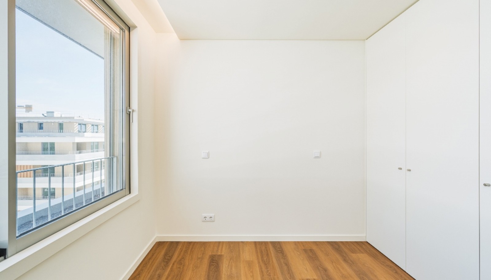 Piso de 4 habitaciones con terraza y amplias vistas en Maia, Portugal_395247