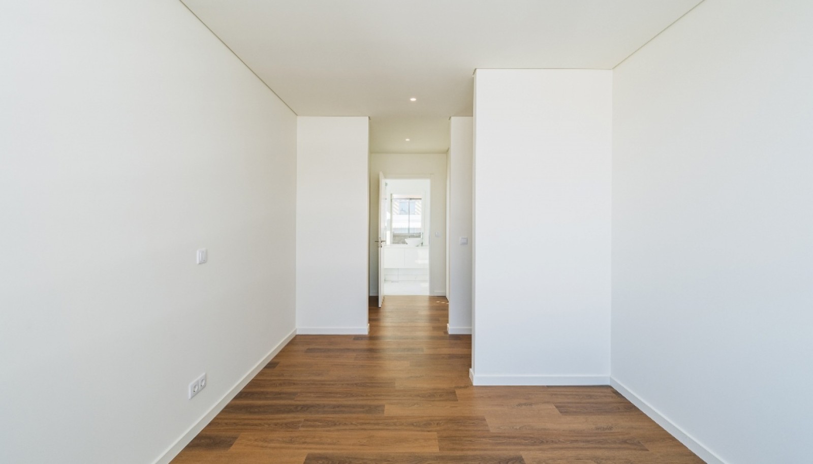 Piso de 4 habitaciones con terraza y amplias vistas en Maia, Portugal_395257