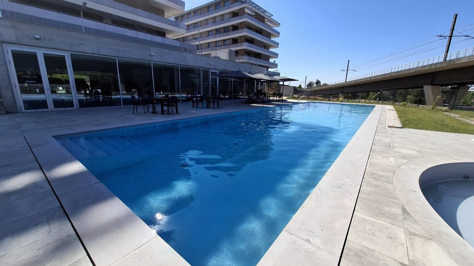 Piso de 4 habitaciones con terraza y amplias vistas en Maia, Portugal_395762