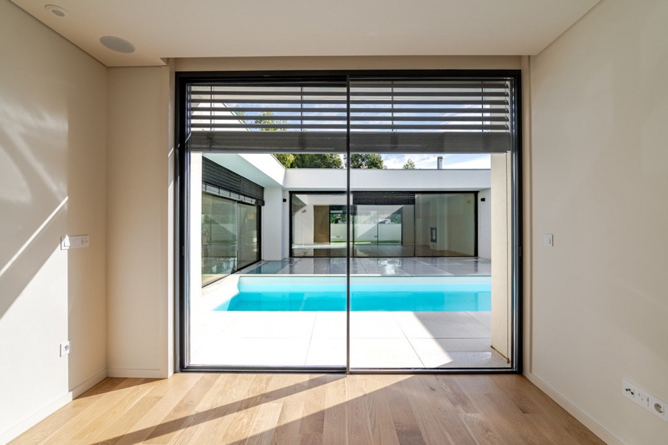 4+1 Bedroom house with a garden and pool near the beach in Gaia, Portugal_396078