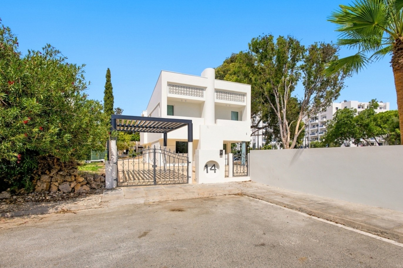 Contemporary 3-Bedroom House in Vilamoura, Algarve, Portugal_396970