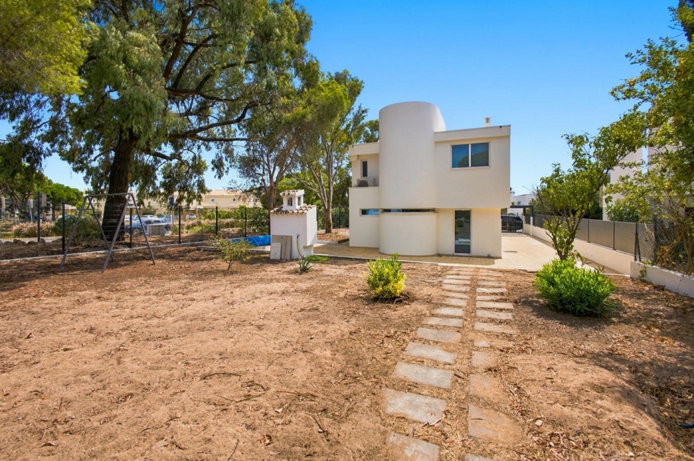 Contemporary 3-Bedroom House in Vilamoura, Algarve, Portugal_396971