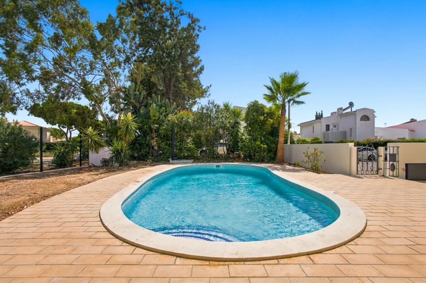 Contemporary 3-Bedroom House in Vilamoura, Algarve, Portugal_396972