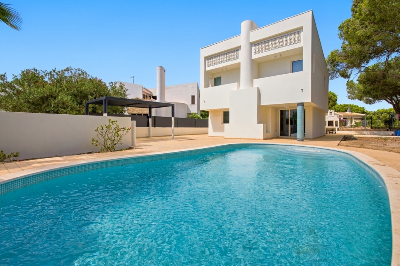 Contemporary 3-Bedroom House in Vilamoura, Algarve, Portugal_396975