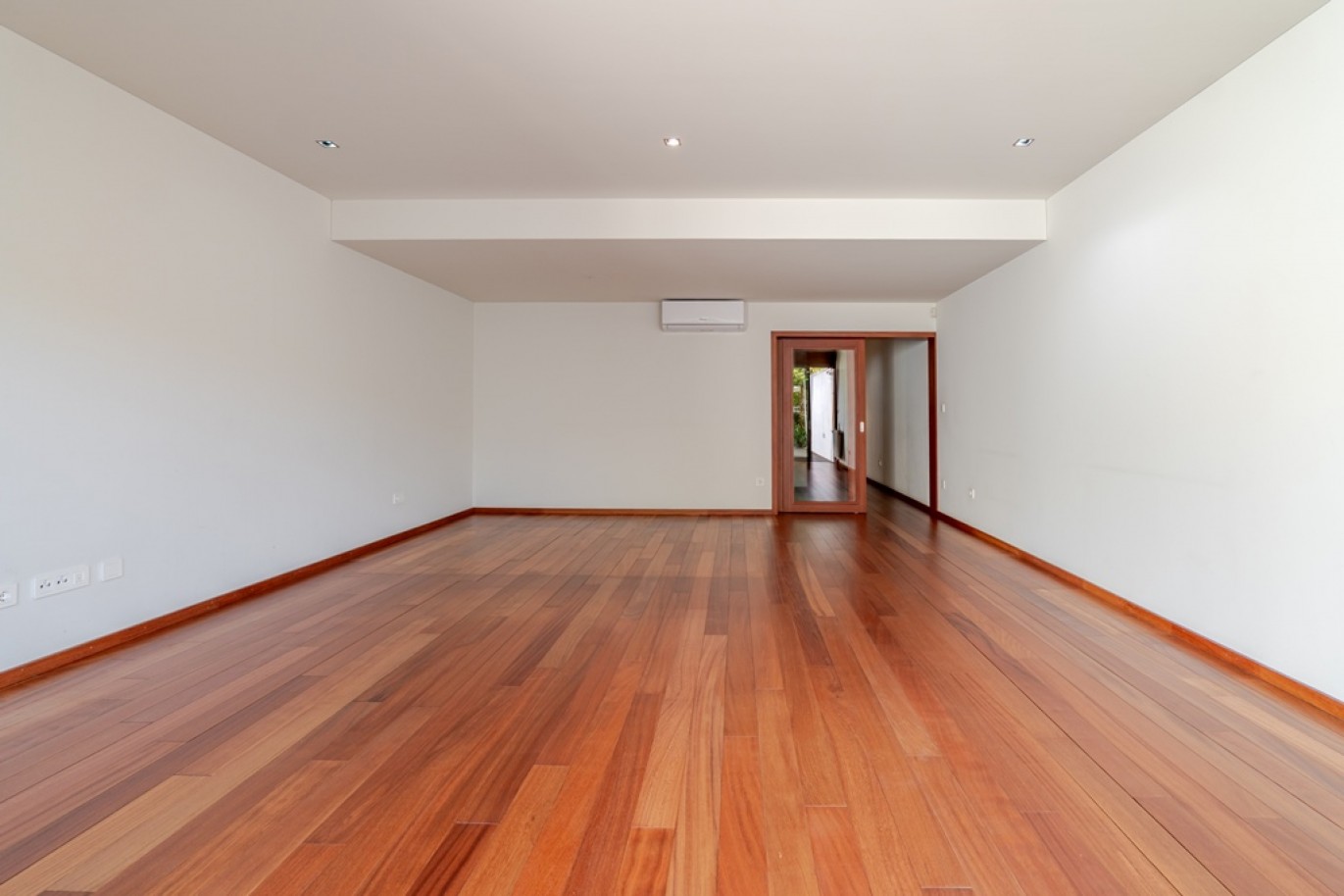 Moradia V4+1 com jardim junto ao Parque da Cidade no Porto_398792