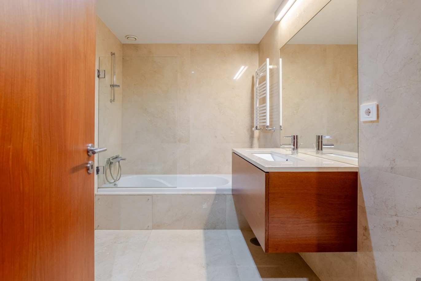 Moradia V4+1 com jardim junto ao Parque da Cidade no Porto_398794