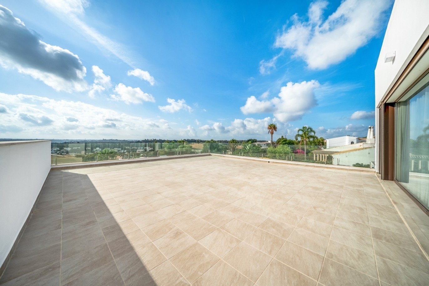Contemporary 4-Bedroom House with Pool in Monte Canelas, Portimão, Portugal_398804