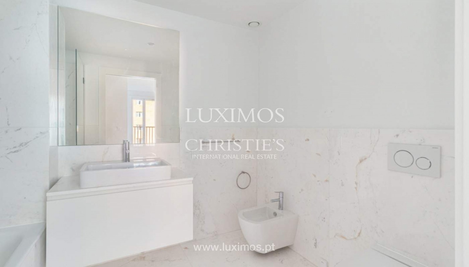 Piso nuevo de 3 dormitorios con balcón, en venta, Oporto, Portugal_399000