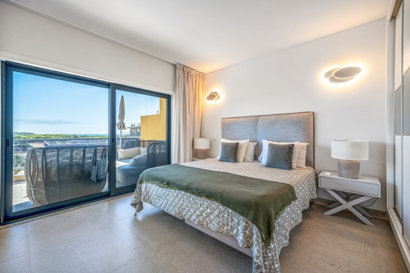 Penthouse T3 com Vista Mar em Quarteira, Algarve_399150