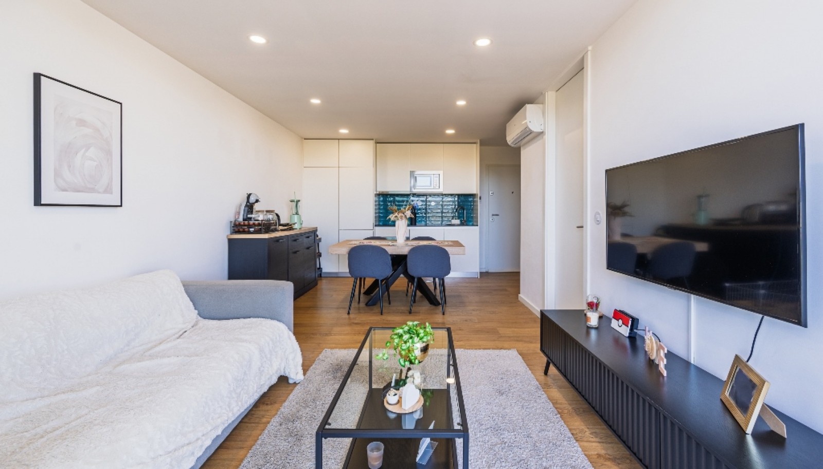 Apartamento T1 com varanda e garagem, para venda em Espinho, Portugal_399325