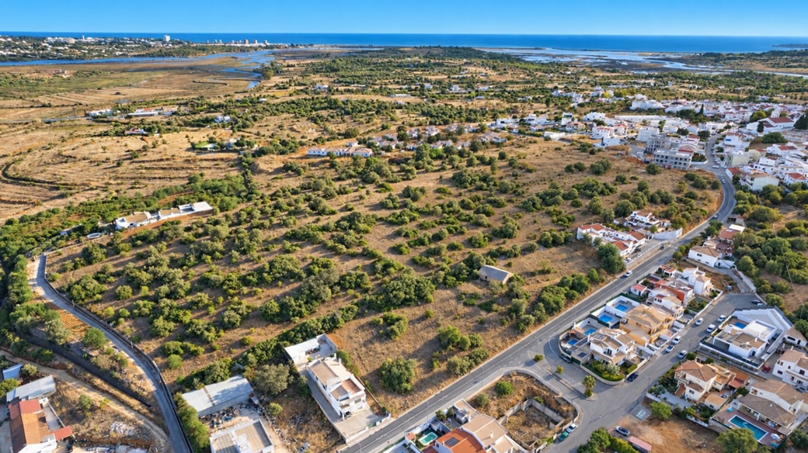 Wunderschönes Grundstück mit Potenzial für den Wohnungsbau, Portimão, Algarve, Portugal_400364