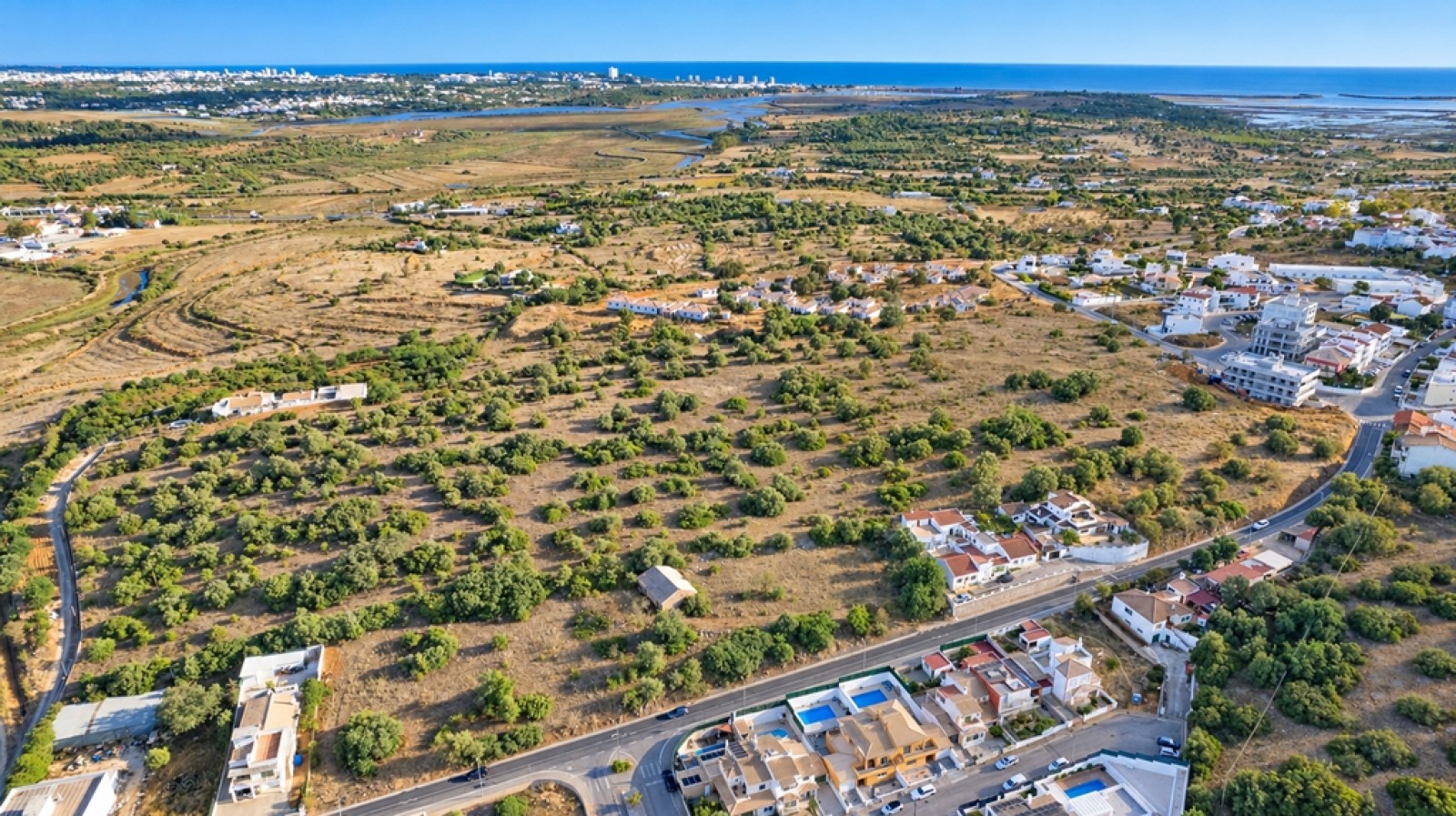 Wunderschönes Grundstück mit Potenzial für den Wohnungsbau, Portimão, Algarve, Portugal_400366