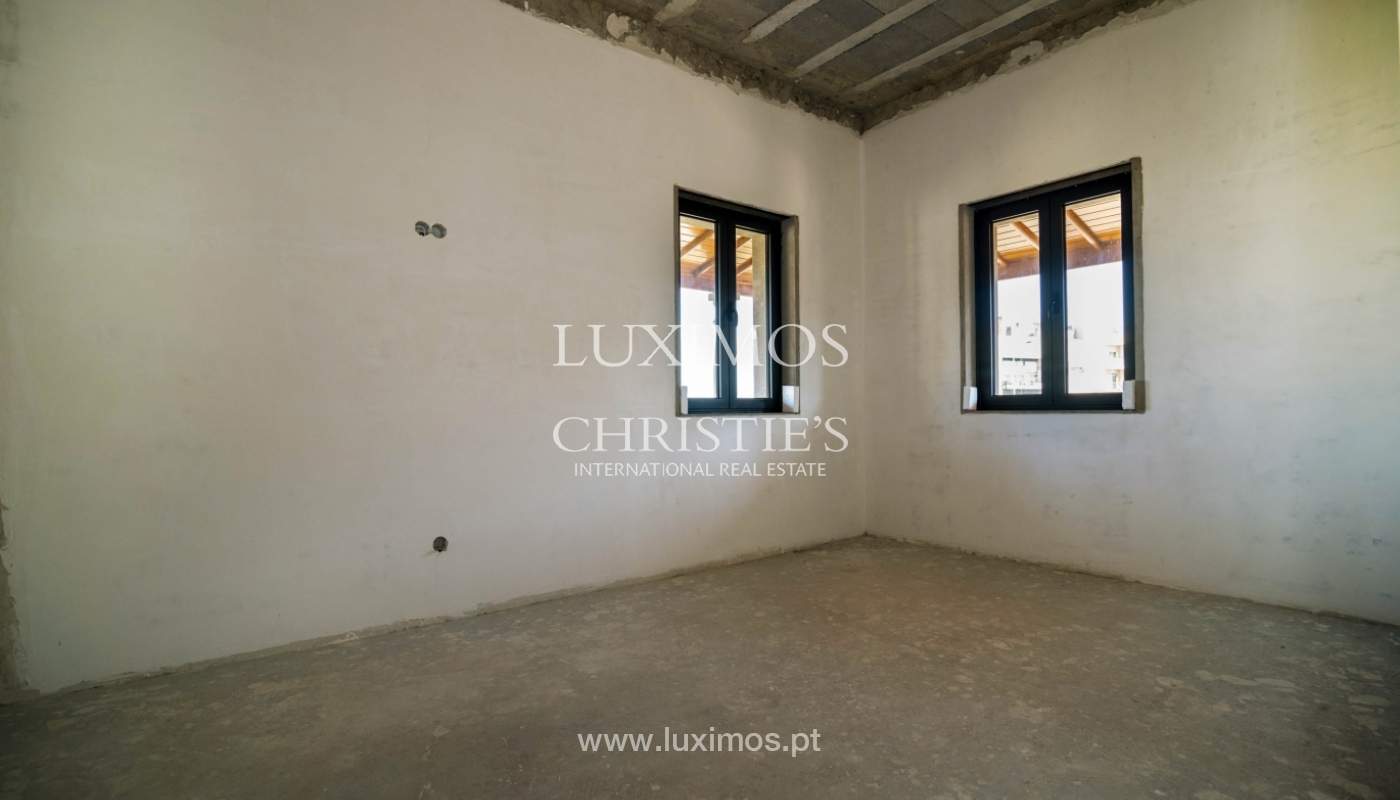 Venda de moradia nova com piscina, no Castêlo da Maia_41483